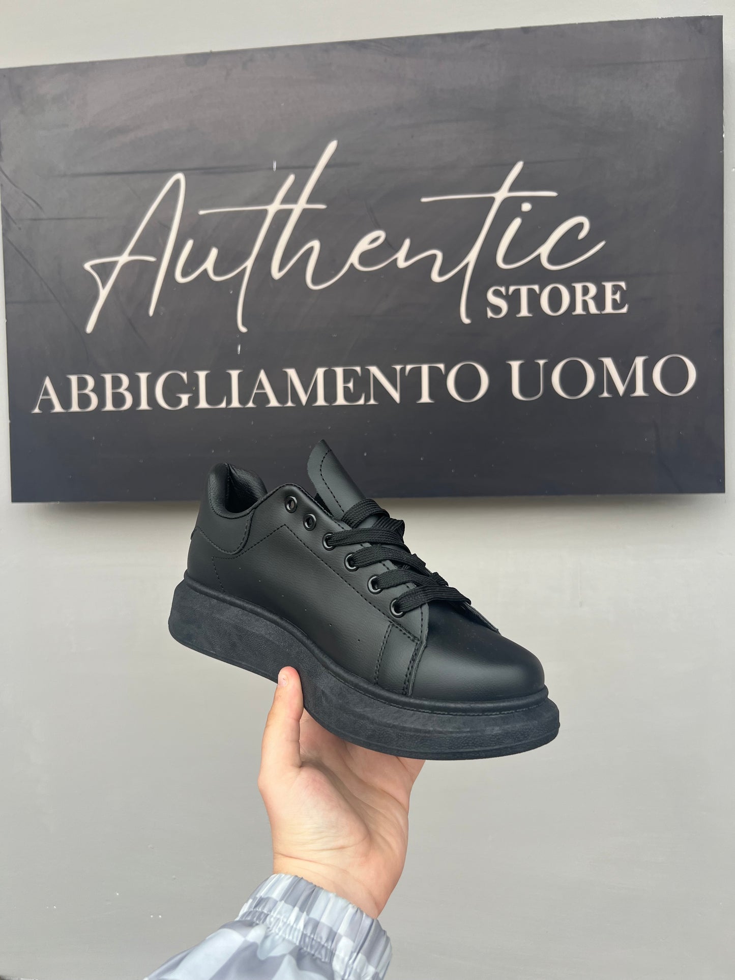 SNEAKERS AUTHENTIC BLACK