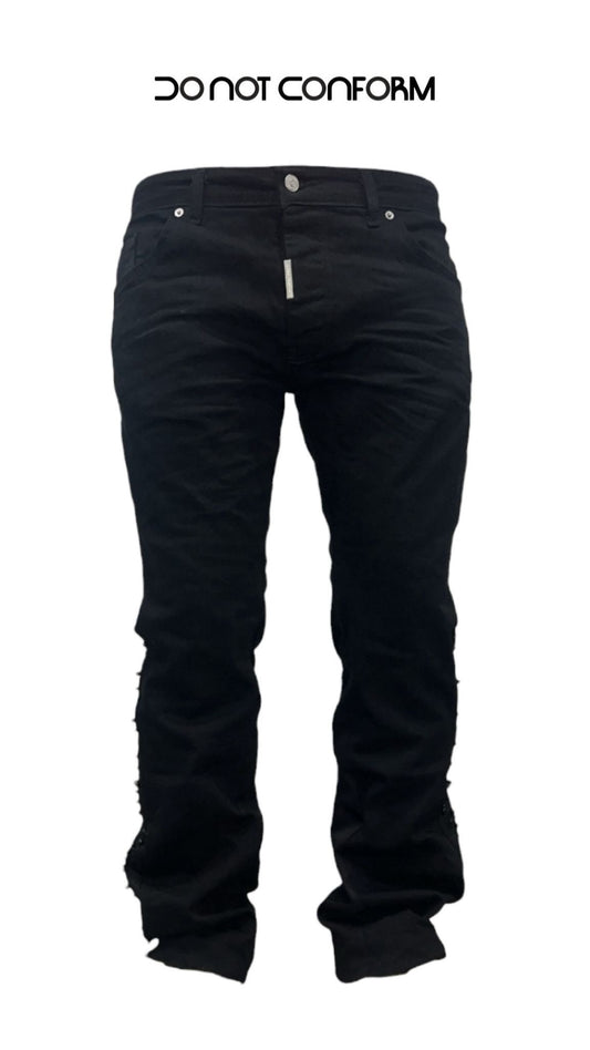 BLACK FLARE STUDSePEARLS DO NOT CONFORM